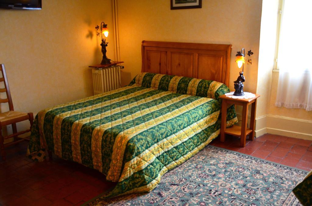 Auberge Bourbonnaise Lurcy-Levis Номер фото